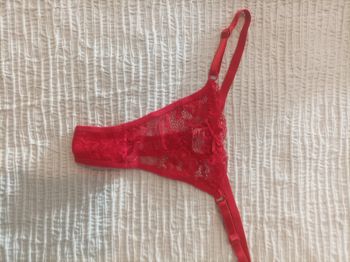 String neuf rouge taille S M L