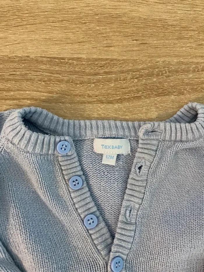 Lot de 3 pulls et 1 veste légère taille 12 mois - photo numéro 5