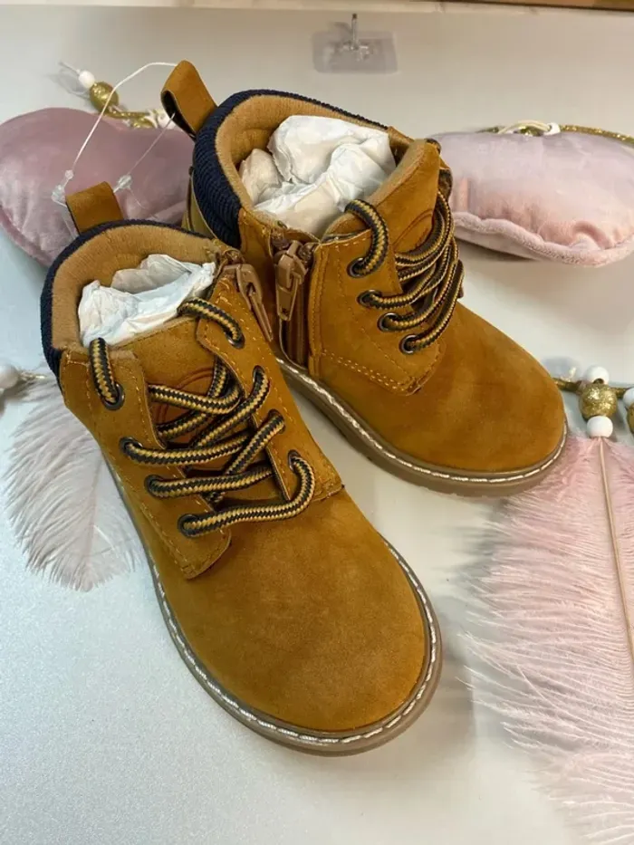 Bottines garçon (neuf) - Taille 25