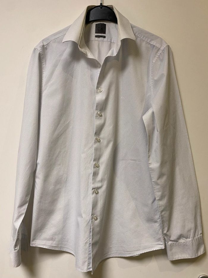 Superbe chemise blanche à motif bleu Calvin Klein taille L 40 traces au col sinon impeccable - photo numéro 2