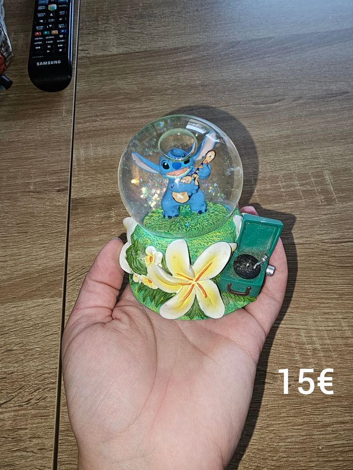 Boule de neige Stitch disney officiel