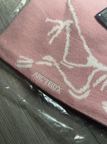 bonnet arc’teryx bird head rose