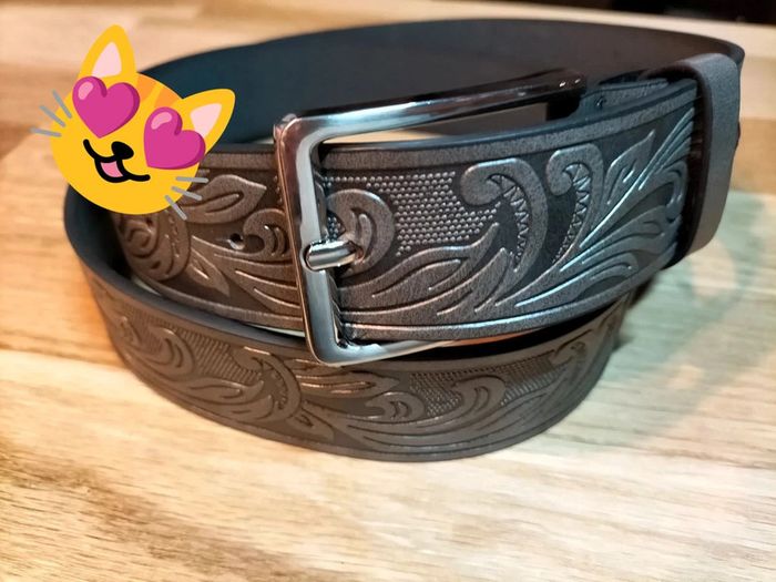 Ceinture grise motif feuilles boucle carré 120 cm