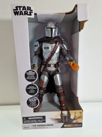 D237 Disney Store Figurine The Mandalorian articulée et parlante Nouveau
