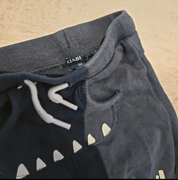 2 pantalons - photo numéro 2