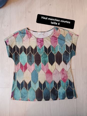 Haut manches courtes taille 4