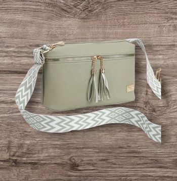 Sac bandoulière vert amande similicuir sangle bohème 