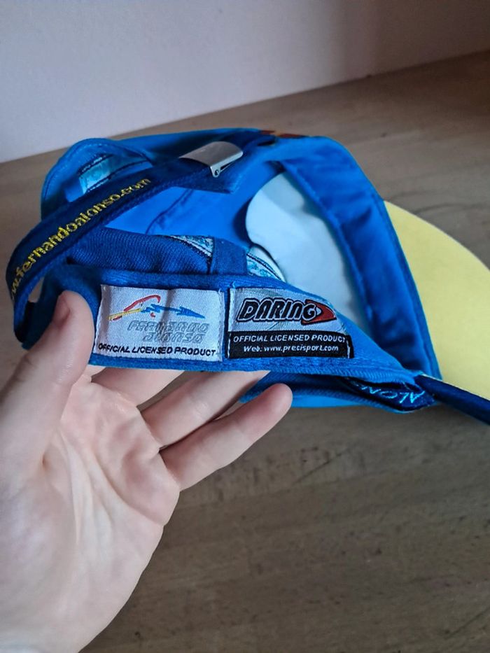 Casquette Fernando Alonso chez Renault F1 Team numéro 8 - photo numéro 8