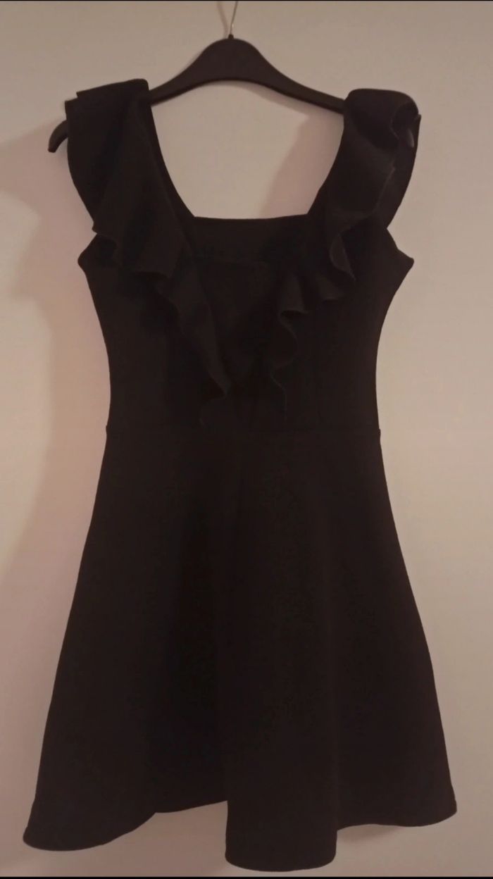 Robe noir avec froufrous - photo numéro 2