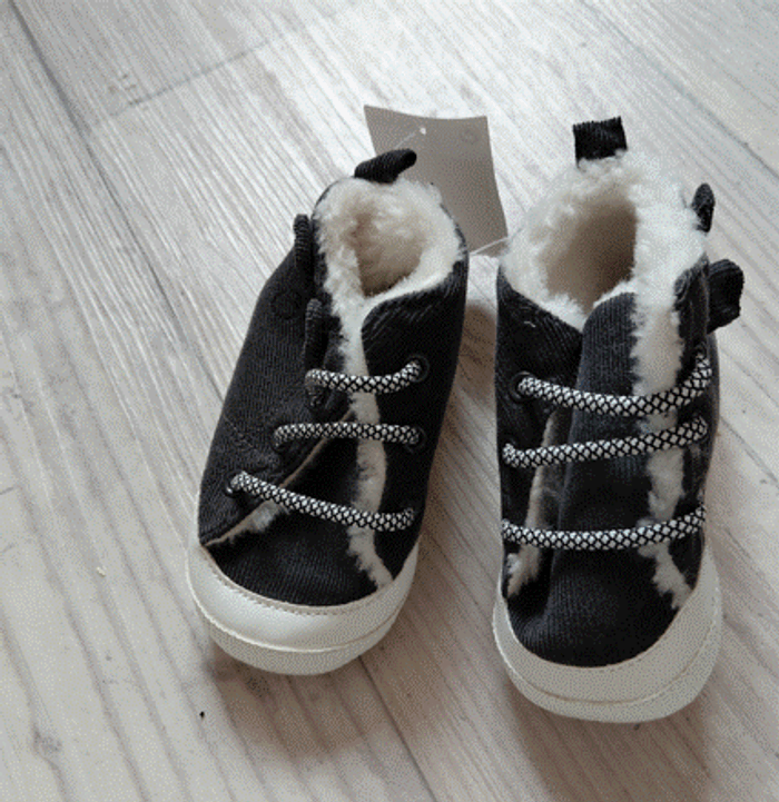 Chaussures fourres Kiabi, 9 12 mois, neuves - photo numéro 1