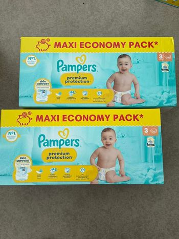 Lot de 2 cartons de couches taille 3 Pampers premuim protection 