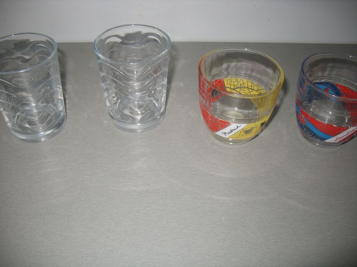 LOT DE 13 VERRES AVEC MOTIFS - n°31 - photo numéro 2