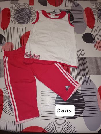 Tenue ensemble short Adidas taille 2 ans