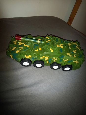 Char robot blindé lumineux sonore