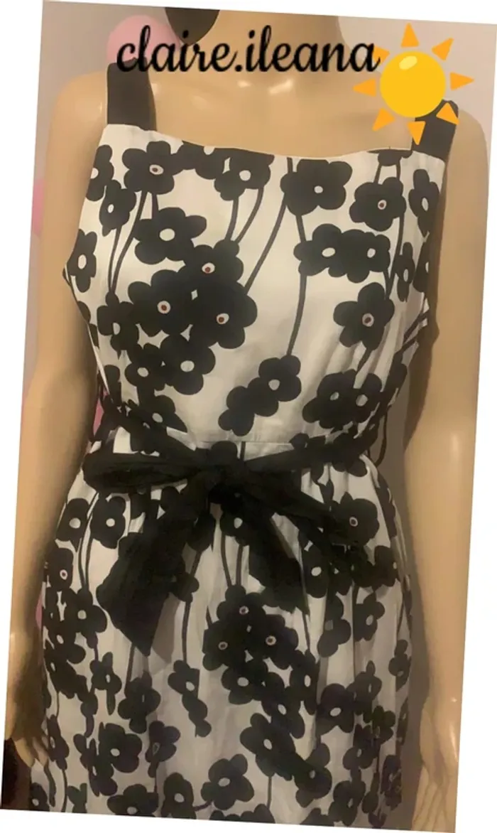 🛑robe blanche à fleur noir🛑T40 - photo numéro 2