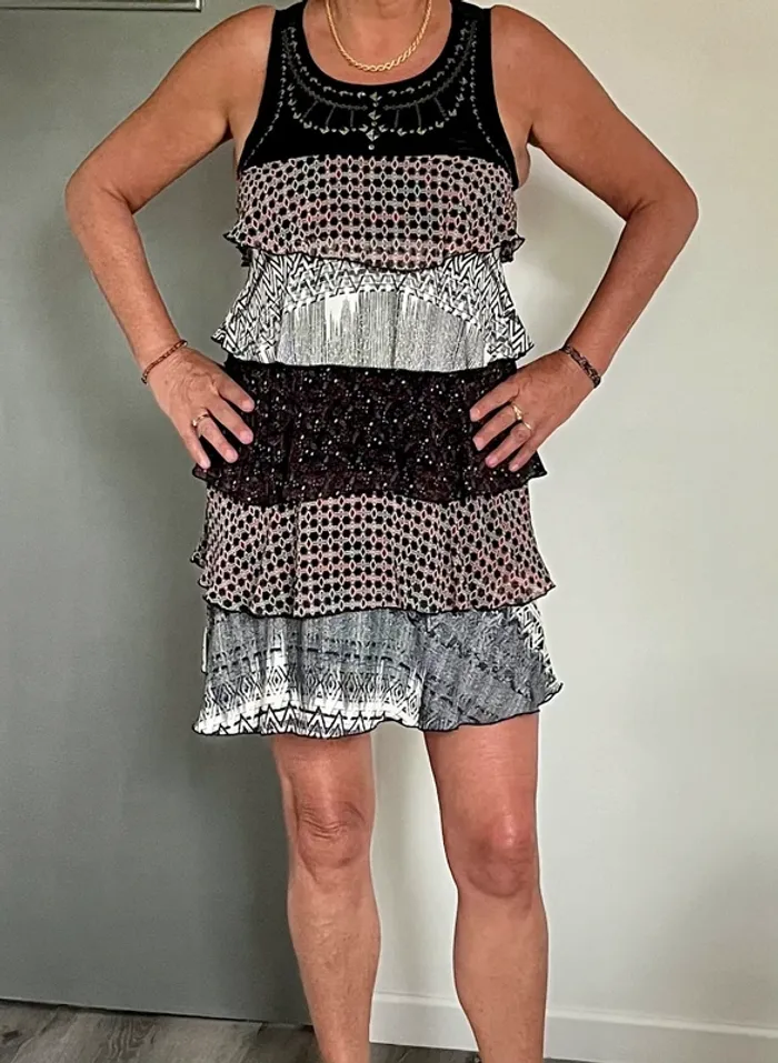 Jolie robe été lmv à volants taille 36-38 beg teille haut - photo numéro 3