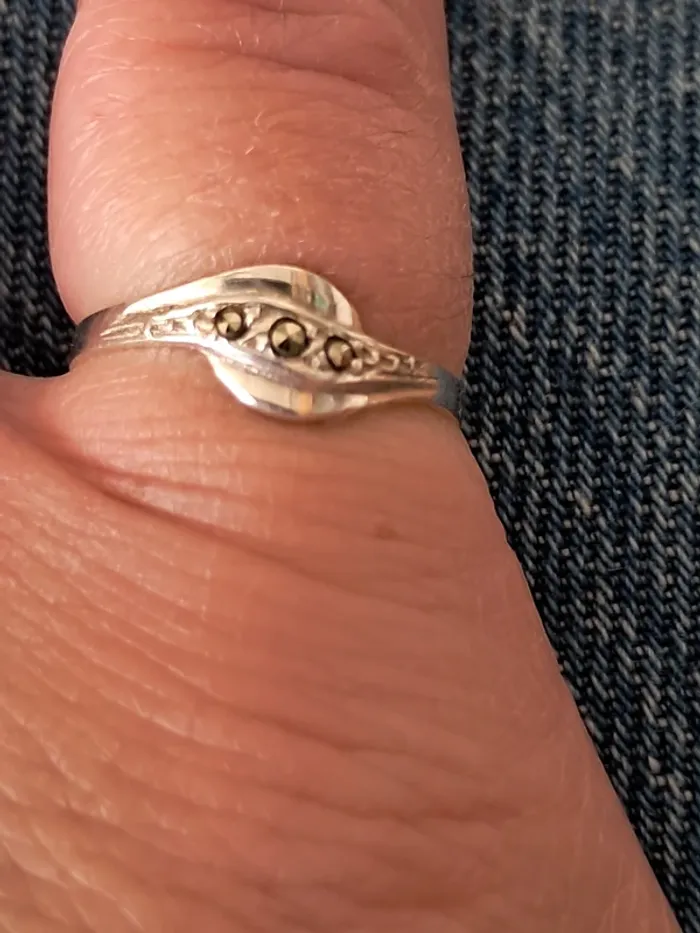 Petite bague délicate argent et marcassites - photo numéro 2