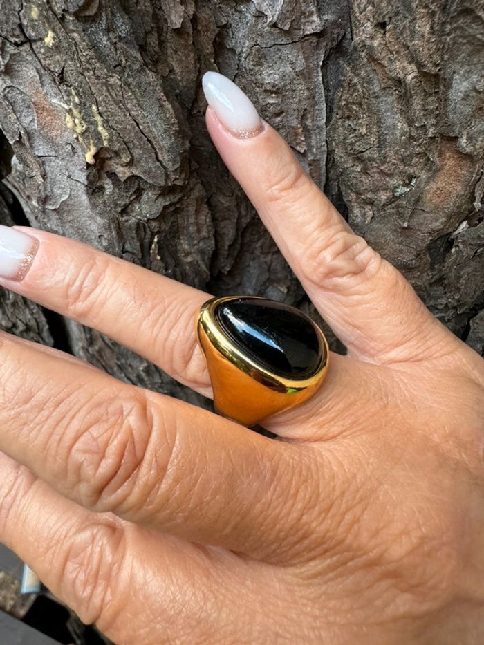 Grosse bague acier inoxydable or pierre noire taille 54 neuve - photo numéro 2