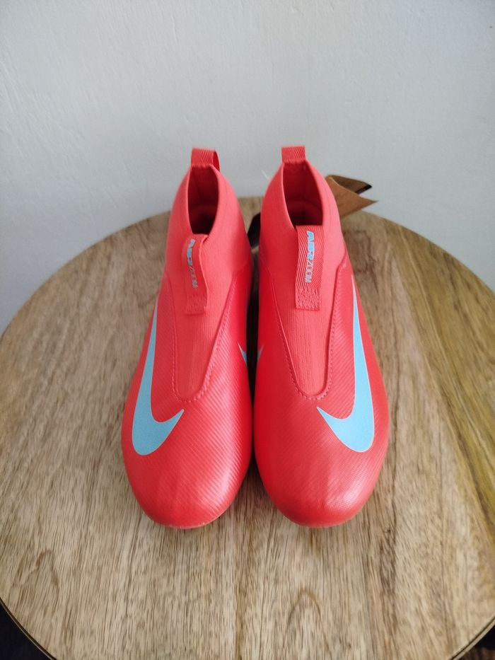 Crampons Nike T 33 - photo numéro 5