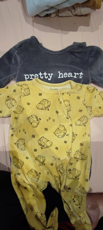 Lot 2 pyjamas