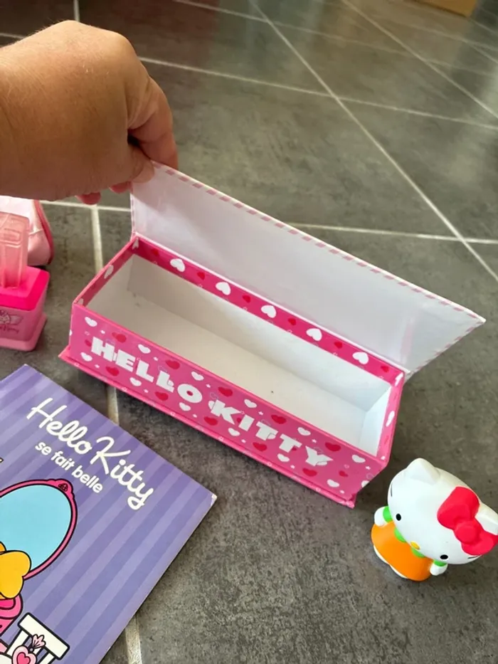 Gros lot hello kitty trousse montre cahier figurine carte - photo numéro 9