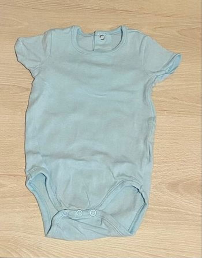 Bodies 6 mois x6 - photo numéro 6