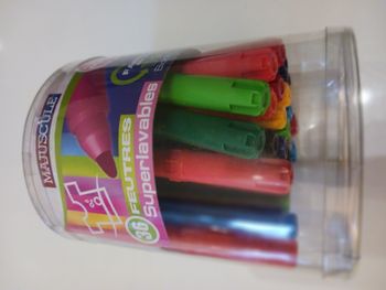 boite de 30 feutres superlavable différentes couleurs Majuscule 