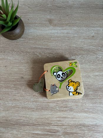 Livre en bois les animaux sauvage éveil bébé hape