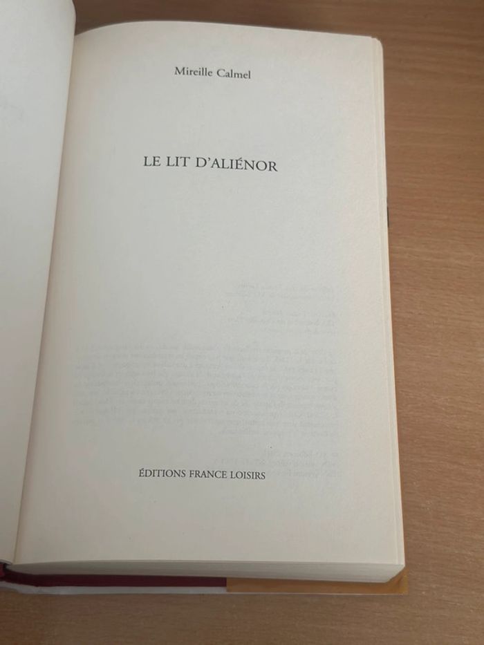 Livre Le lit d’Aliénor – Mireille Calmel Négociable - photo numéro 2