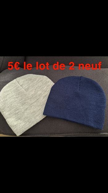 2 bonnets neuf 5€