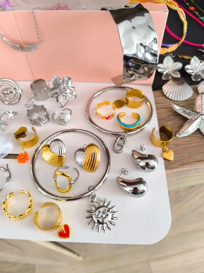 Lot de 50 bijoux dorés et argentés - photo numéro 11