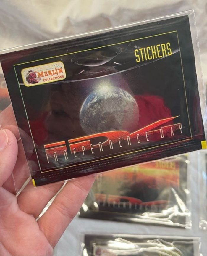 10 pochettes de stickers Indépendance Day 1996 🛸 👽 neuve - photo numéro 3