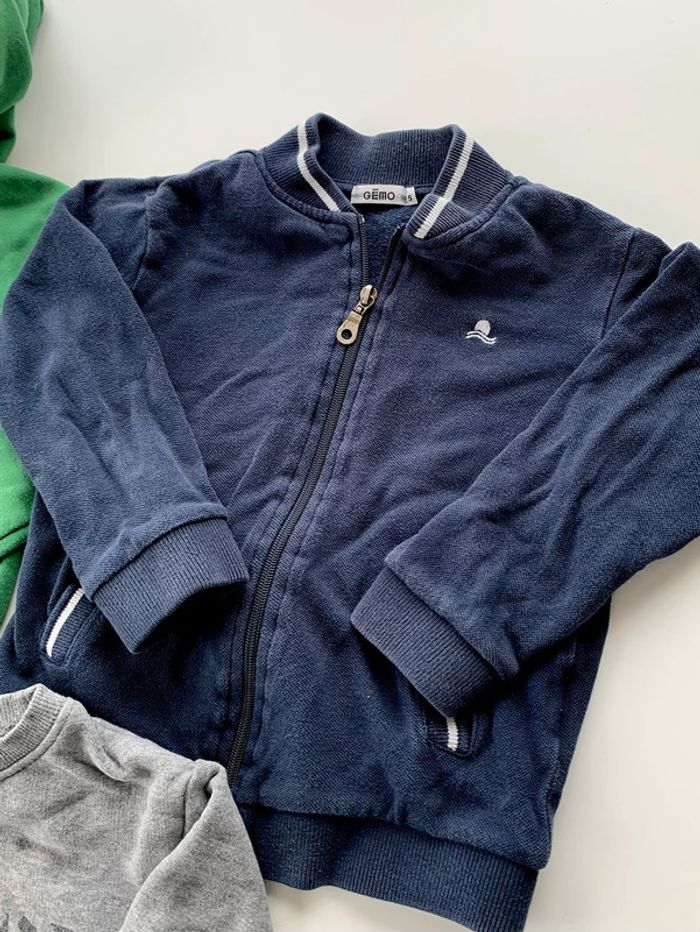 Lot de trois pulls taille 5 ans - photo numéro 3