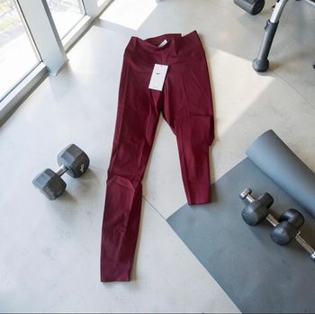 Legging Nike One long . Taille M . Neuf avec emballage et étiquette 