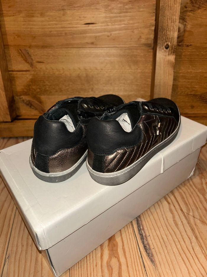 Basket basse neuve Requins noir et cuivre - photo numéro 6