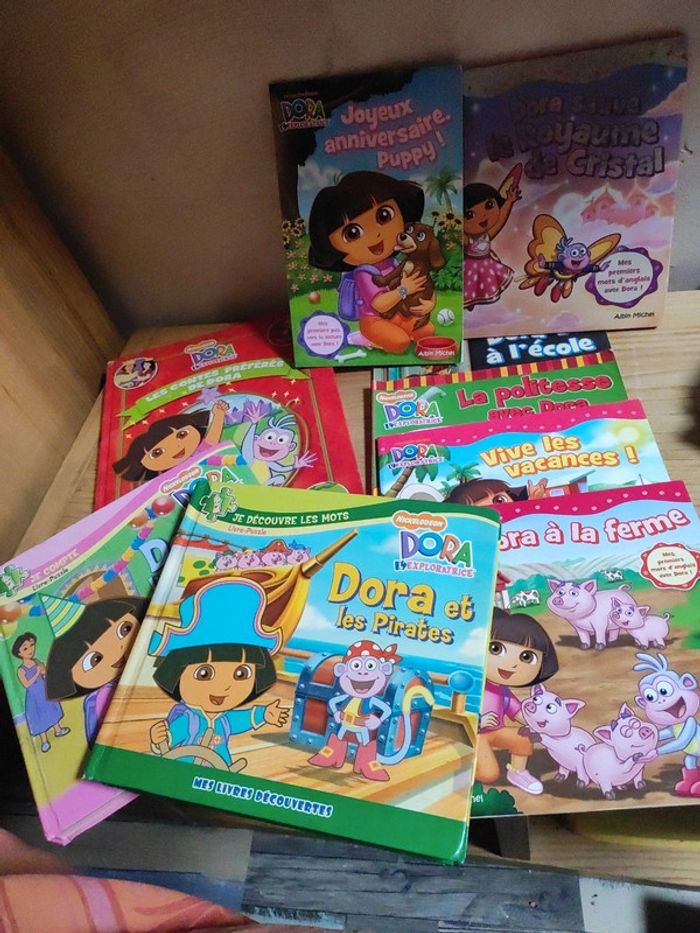 Lot de 9 Livres Dora l'exploratrice