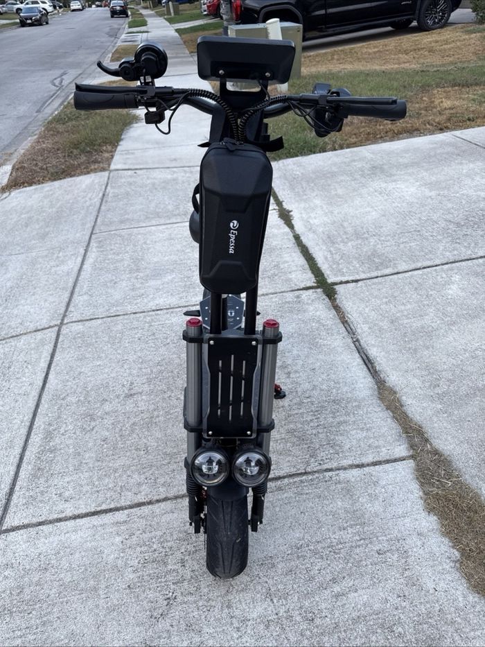 Trottinette électrique pliable pour adultes, 5600 W, 60 V, 38 Ah, 80 km/h, avec double moteur et pneus route de 30 cm. - photo numéro 3