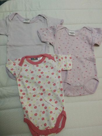Lot de 3 bodies 6M