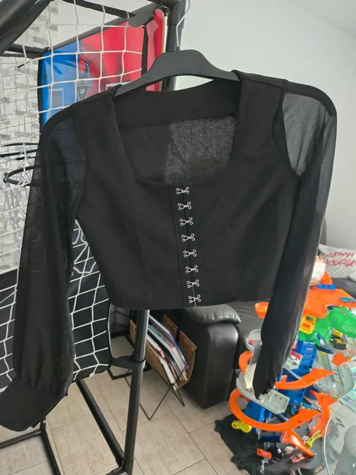 Haut noir habillé