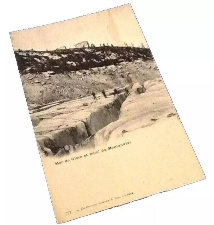 Carte postale ancienne Chamonix (Haute-Savoie) Mer de Glace et Hôtel Montanvert