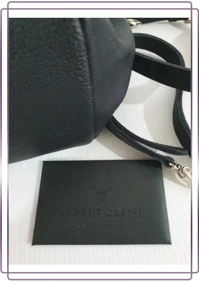 Sac à bandoulière noir le petit cartel, bon état mais à nettoyer, 19x17cm - photo numéro 8