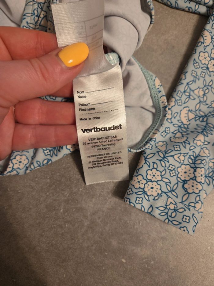 Maillot de bain fille 1 pièce anti-UV manche longue bleu a motifs T3ans TBE Vertbaudet - photo numéro 3