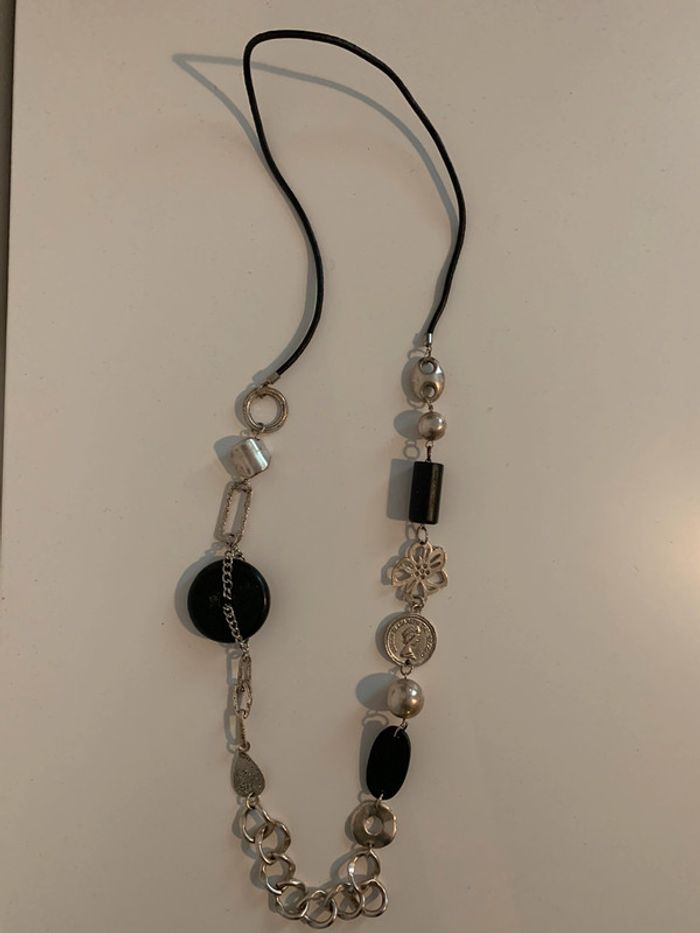 Sautoir noir et argenté