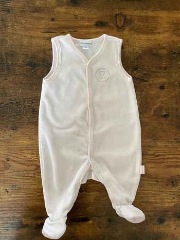 Barboteuse sans manches rose en velour