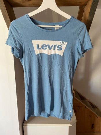 T shirt levis