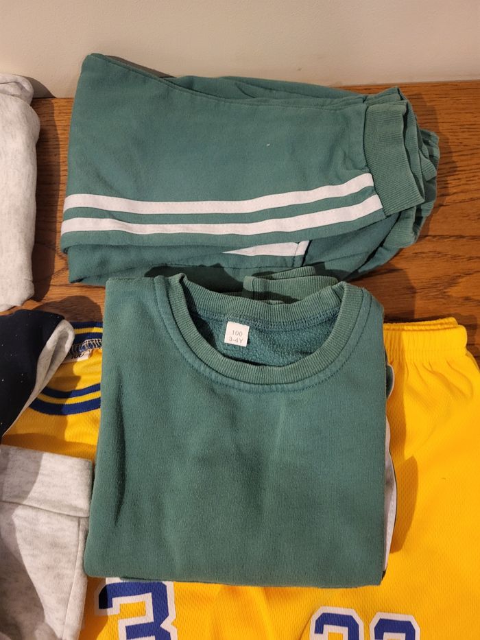 Lot de 3 ensembles garçon 4 ans bon état - photo numéro 5