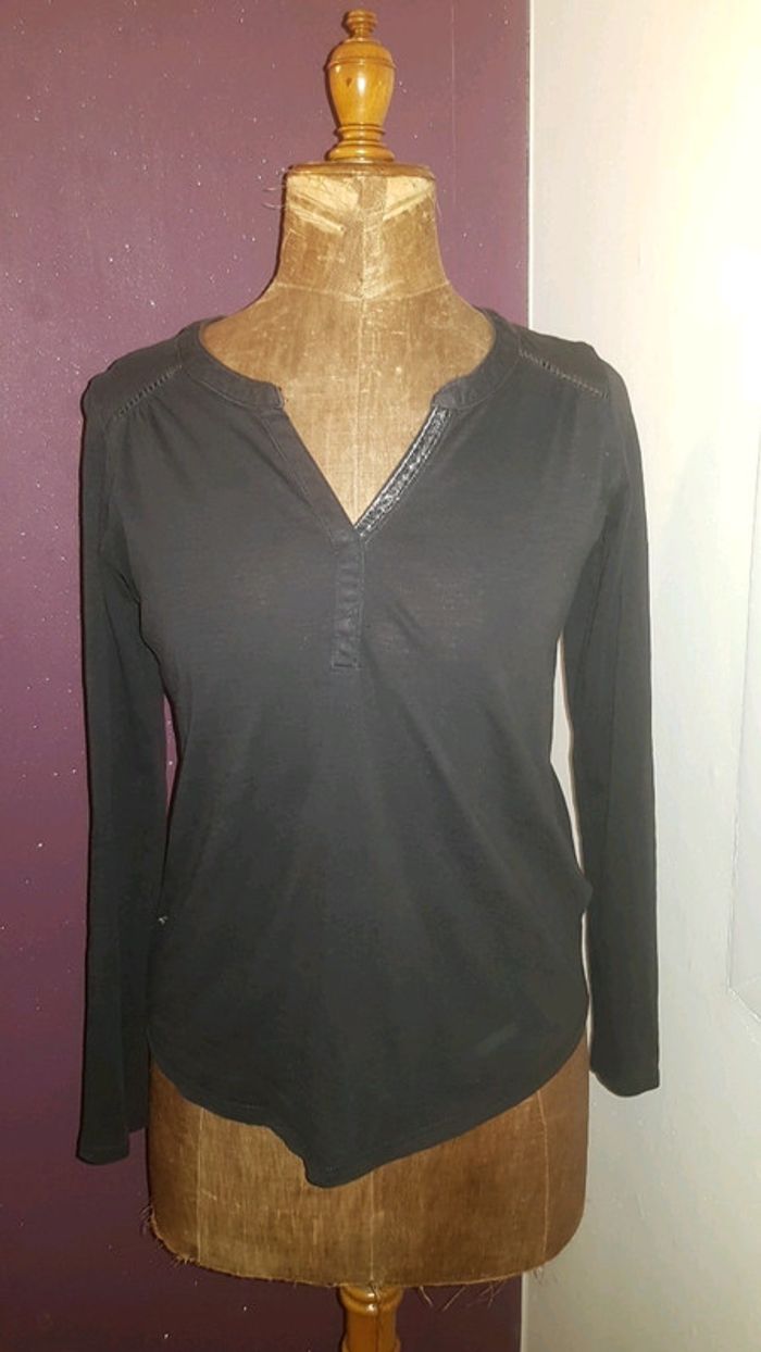 Tee-shirt noir cache cache