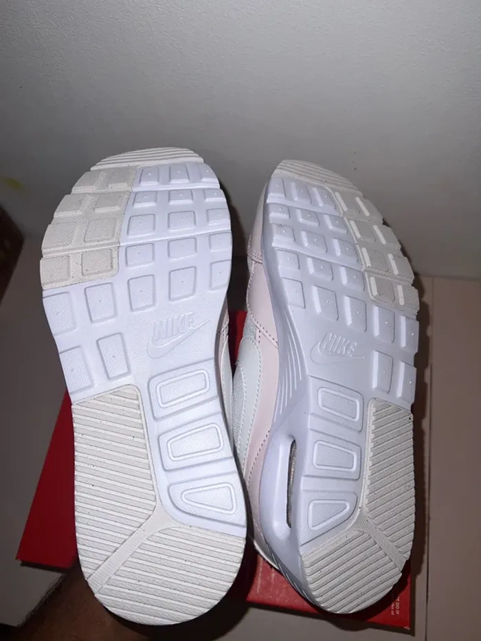 Basket Nike taille 36.5 femme fille - photo numéro 7