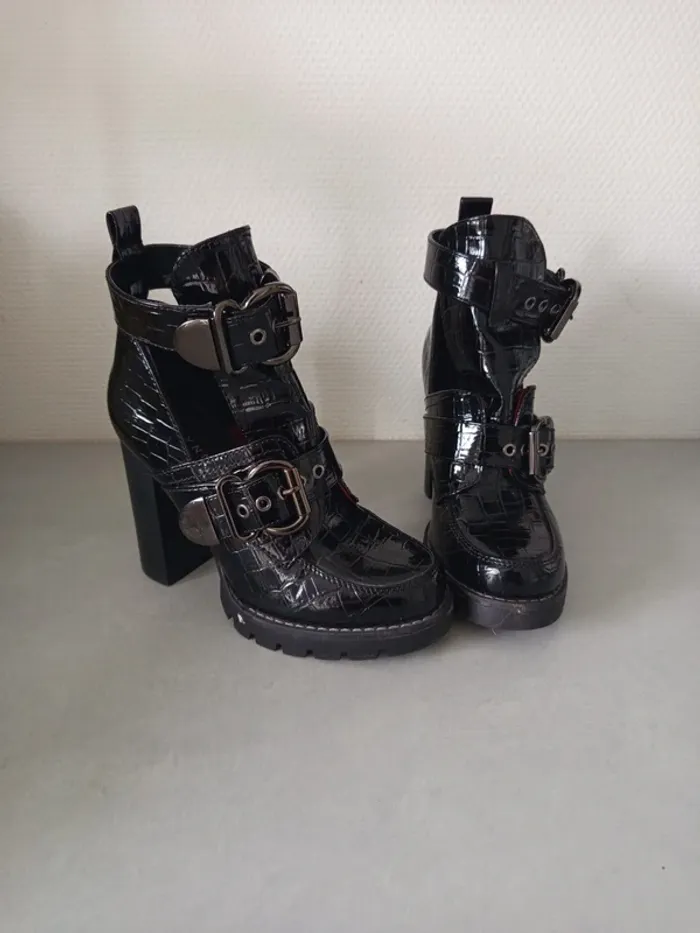 Bottine à talons hauts femme