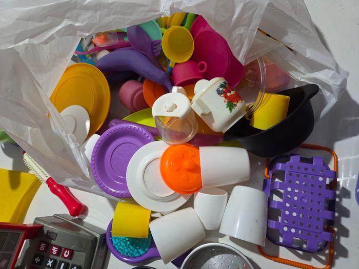 Lot dinette charet et quelques petits truc de bebe micro-ondes - photo numéro 4